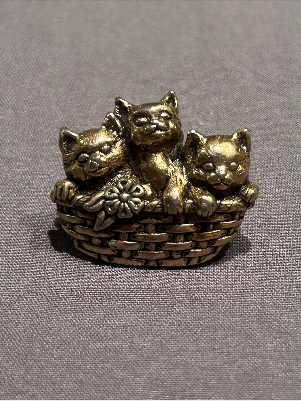 Vintage 90s Avon Kittens in a Basket Gold Tone Pin
